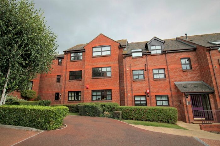 2 Bedroom Flat To Rent In Old Mill Close, St. Leonards, Exeter, EX2
