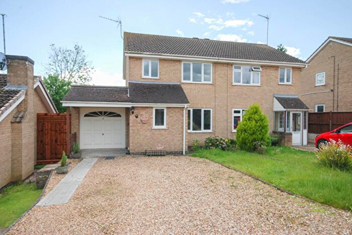 3 Bedroom Semi Detached House For Sale In Phillips Way, Long Buckby, Northampton, NN6
