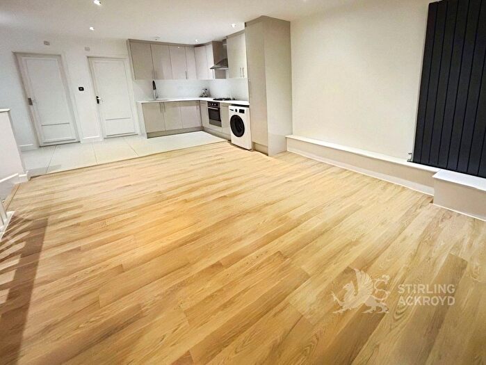 3 Bedroom Maisonette To Rent In French Street, Sunbury-On-Thames, Middlesex, TW16