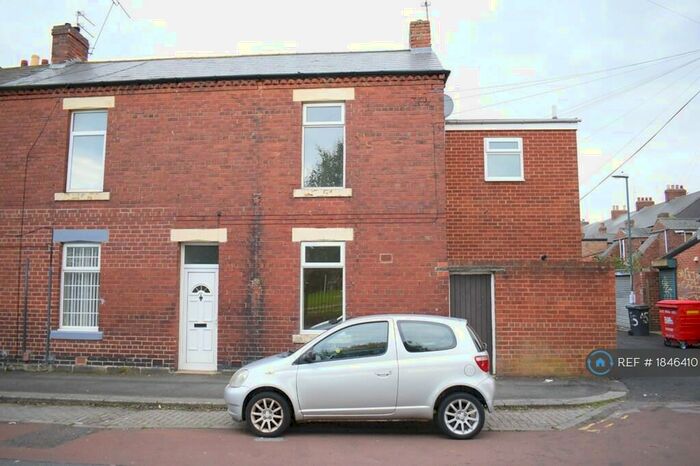 2 Bedroom Semi-Detached House To Rent In Whickham Road, Hebburn, NE31