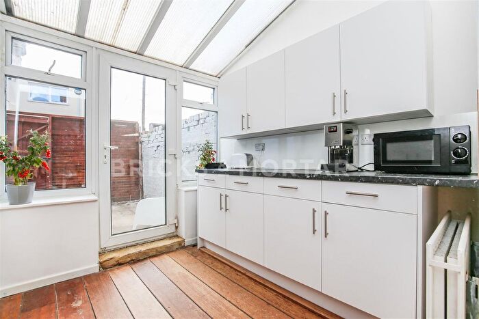 5 Bedroom Terraced House To Rent In Chillingham Road, Heaton, Newcastle Upon Tyne, NE6