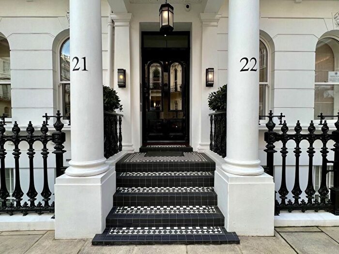 3 Bedroom Flat To Rent In Prince Of Wales Terrace, London, W8