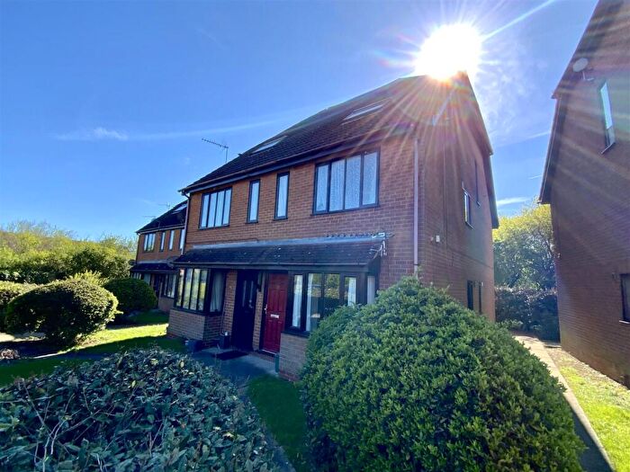 1 Bedroom Flat For Sale In Bergamot Gardens, Walnut Tree, Milton Keynes, MK7