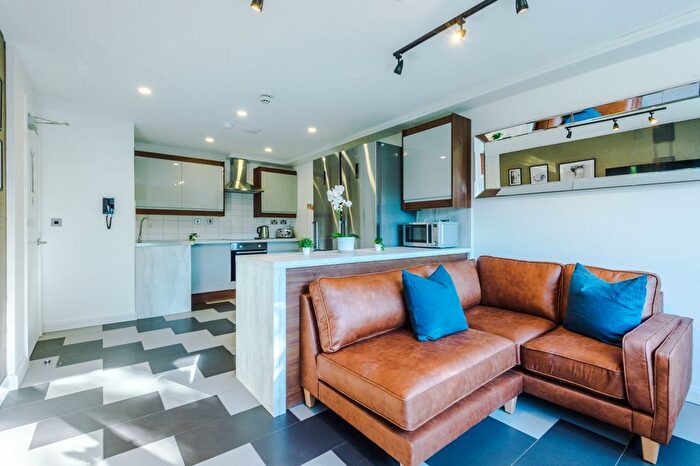 5 Bedroom Flat To Rent In Jesmond View, Newcastle, NE2