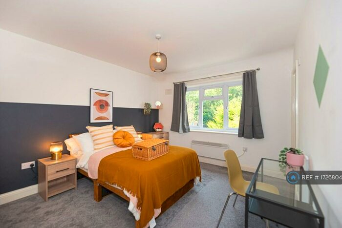 4 Bedroom Semi-Detached House To Rent In Church Street West, Radcliffe, Manchester, M26