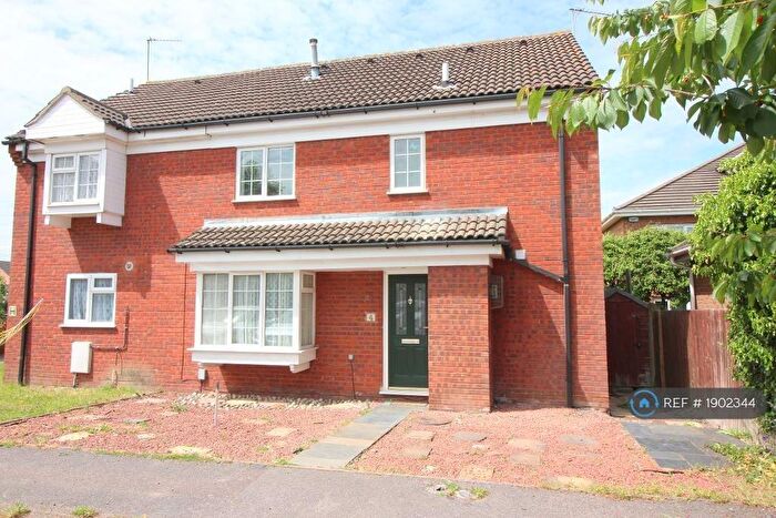 2 Bedroom Terraced House To Rent In Howard Close, Luton, LU3