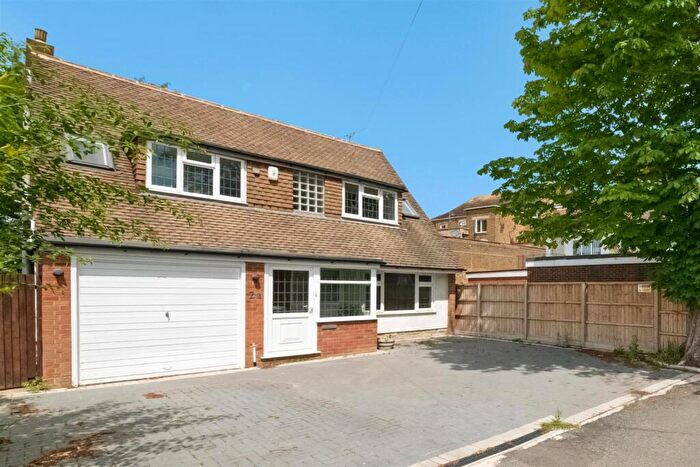 3 Bedroom Detached House For Sale In King Edwards Road, Ruislip, HA4