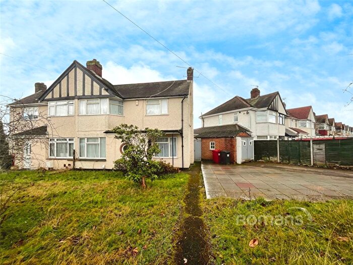 3 Bedroom Semi Detached House For Sale In Thurston Road, Slough, SL1