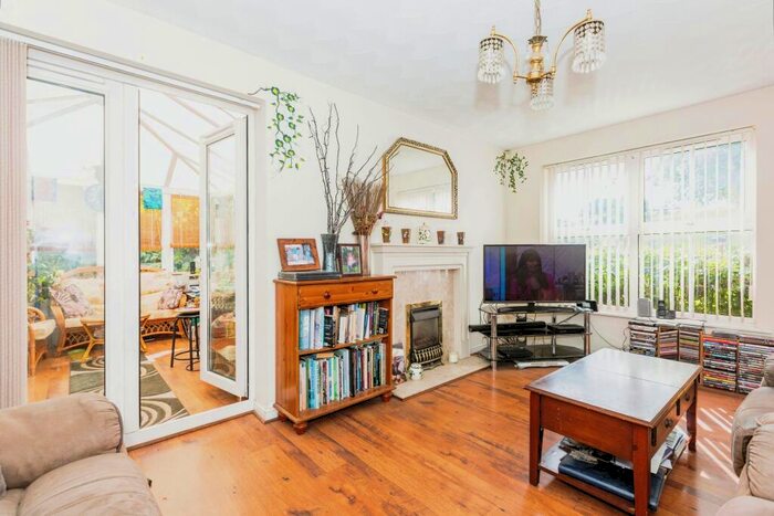 3 Bedroom Detached House For Sale In Church Gardens, Cockett, Swansea, SA2