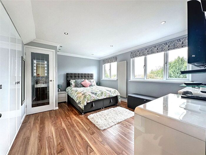 3 Bedroom Semi-detached House For Sale In Pump Lane, Rainham, Gillingham, Kent, ME8