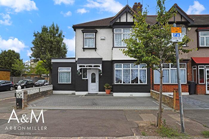 3 Bedroom End Of Terrace House For Sale In Trinity Road, Barkingside, IG6
