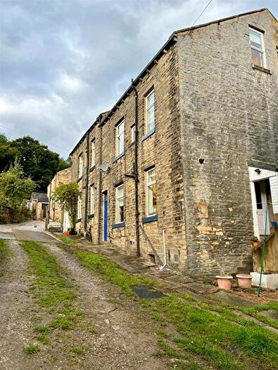 3 Bedroom End Of Terrace House For Sale In Pink Street, Haworth, Keighley, BD22