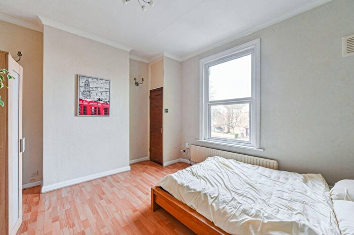 2 Bedroom Flat To Rent In Croydon Road, London, Penge, London, SE20