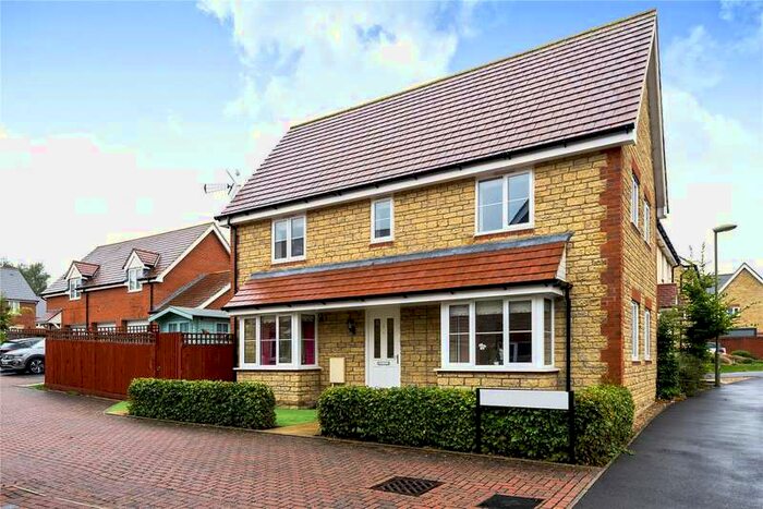 3 Bedroom End Of Terrace House For Sale In 11 Lapwing Lane, Watchfield, Oxfordshire, SN6