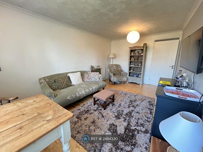 1 Bedroom Flat To Rent In Cornwall Road, Felixstowe, IP11