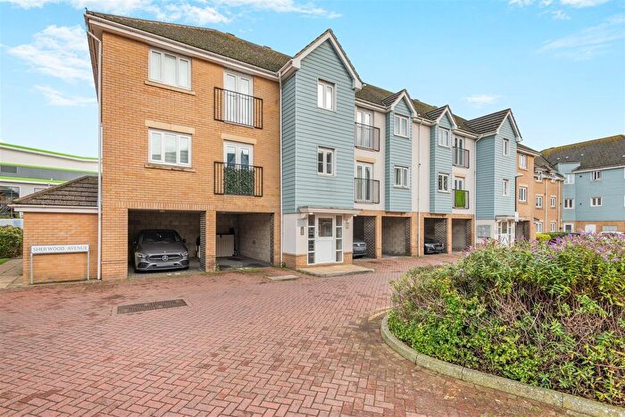 2 Bedroom Flat For Sale In Sherwood Avenue, Larkfield, Aylesford, ME20