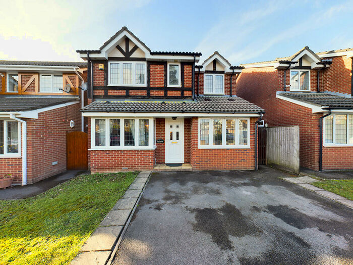 4 Bedroom Detached House To Rent In Fox Leigh, High Wycombe, HP11