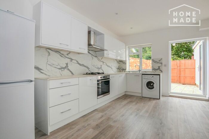 3 Bedroom Semi-Detached House To Rent In Fryston Avenue, Croydon, CR0