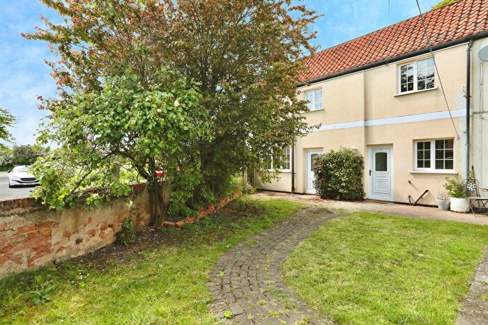 2 Bedroom Cottage For Sale In The Green, Misson, Doncaster, DN10