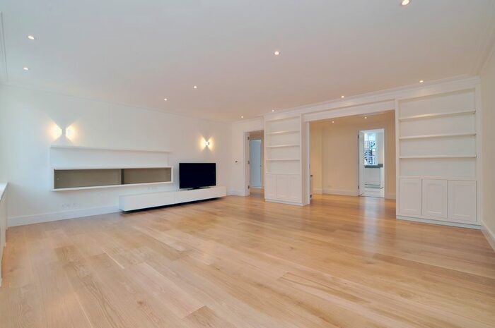 3 Bedroom Flat To Rent In Grosvenor Square, London, W1K