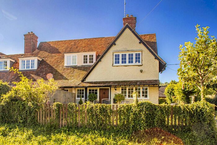 3 Bedroom Semi-Detached House To Rent In Golf Cottages, Streatley On Thames, RG8