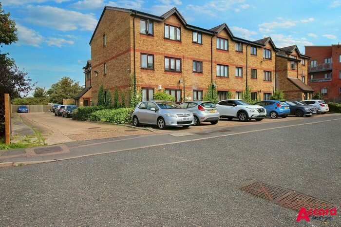 1 Bedroom Studio To Rent In Vignoles Road, Romford, RM7