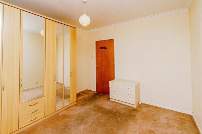 2 Bedroom Semi-Detached Bungalow For Sale In Maple Leaf Road, Wednesbury, WS10