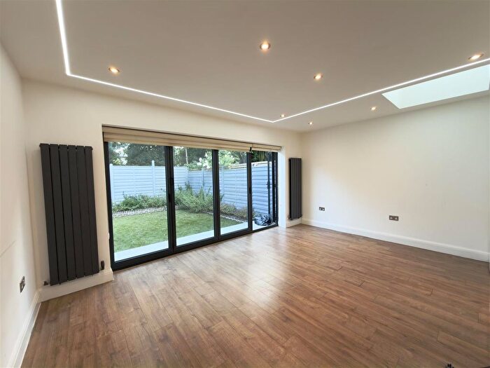 2 Bedroom Flat To Rent In Scarborough Road, London, N4