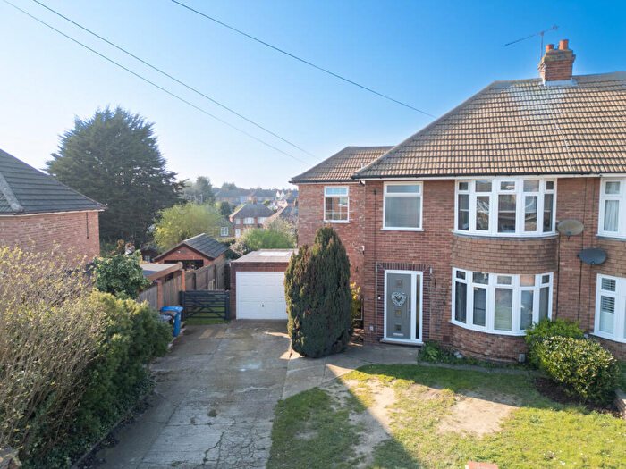 4 Bedroom Semi Detached House For Sale In Rosecroft Road, Ipswich, IP1