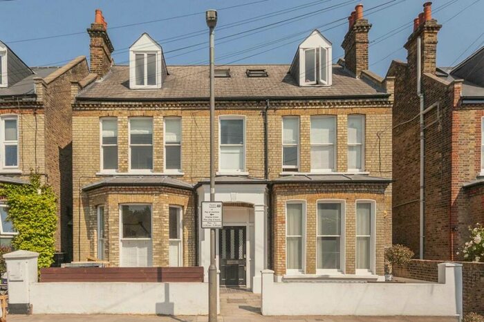 2 Bedroom Flat To Rent In Lysias Road, Clapham, SW12