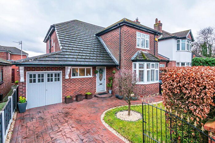 3 Bedroom Detached House For Sale In Teesdale Avenue, Davyhulme, Manchester, M41