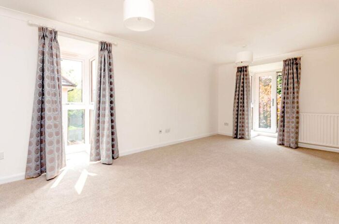 2 Bedroom Flat To Rent In Midhope Road, Mount Hermon, Woking, GU22