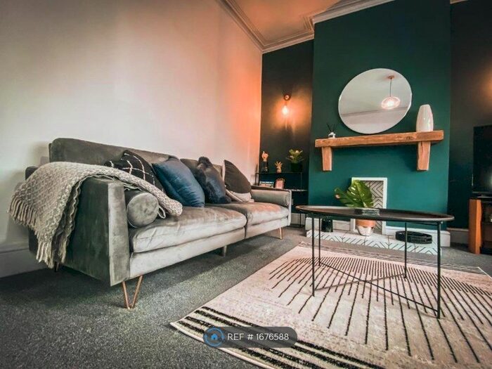 2 Bedroom Flat To Rent In Park Lane, Swindon, SN1