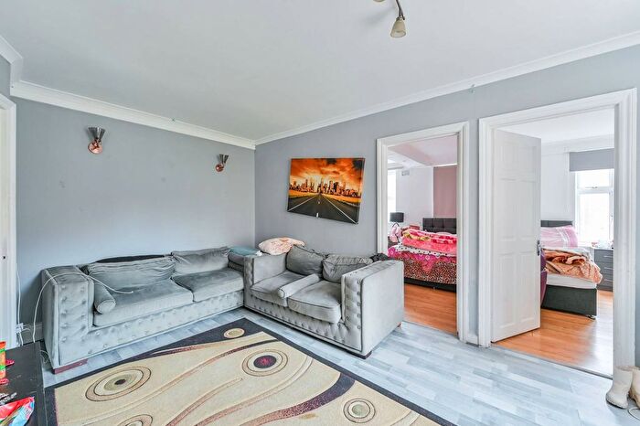 2 Bedroom Flat For Sale In Edgware Road, Hyde Park Estate, London, W2