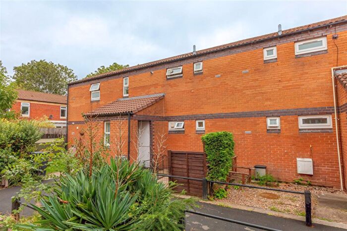 2 Bedroom Flat For Sale In Clover Ground, Westbury-On-Trym, Bristol, BS9
