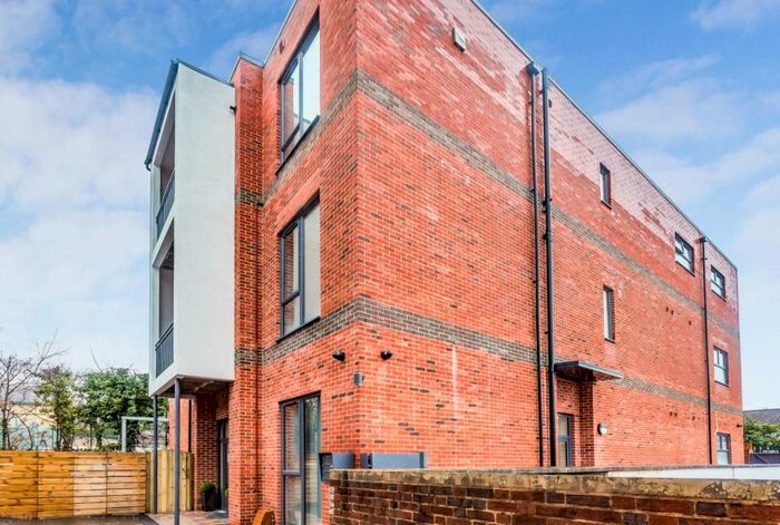 2 Bedroom Apartment To Rent In Pynnacles Close Stanmore, HA7