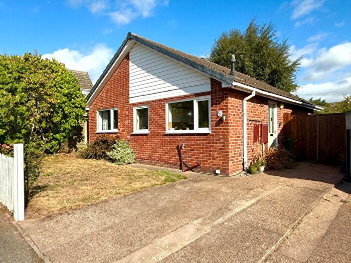 3 Bedroom Bungalow For Sale In Egham Close, Rainworth, Mansfield, Nottinghamshire, NG21