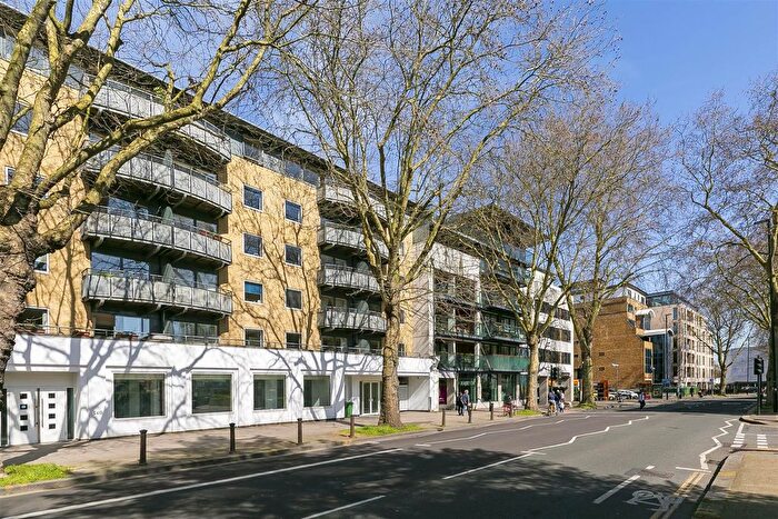 2 Bedroom Flat For Sale In Chiswick High Road, London, W4