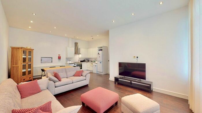 4 Bedroom Flat To Rent In Ballards Lane, London, N12