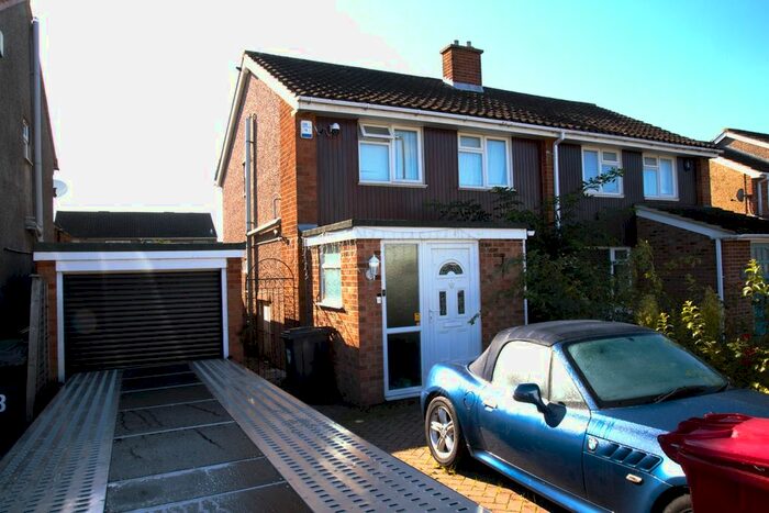 3 Bedroom Semi-Detached House To Rent In Seacourt Road, Langley, SL3