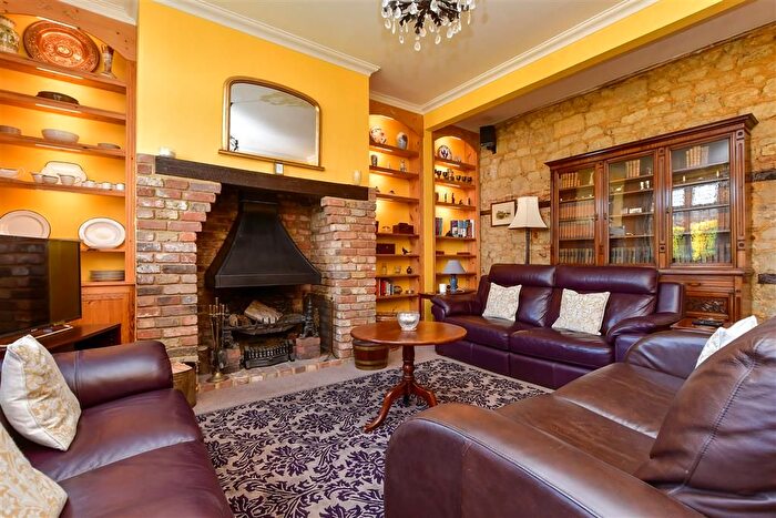 3 Bedroom Semi-Detached House For Sale In Hogscross Lane, Chipstead, Surrey, CR5