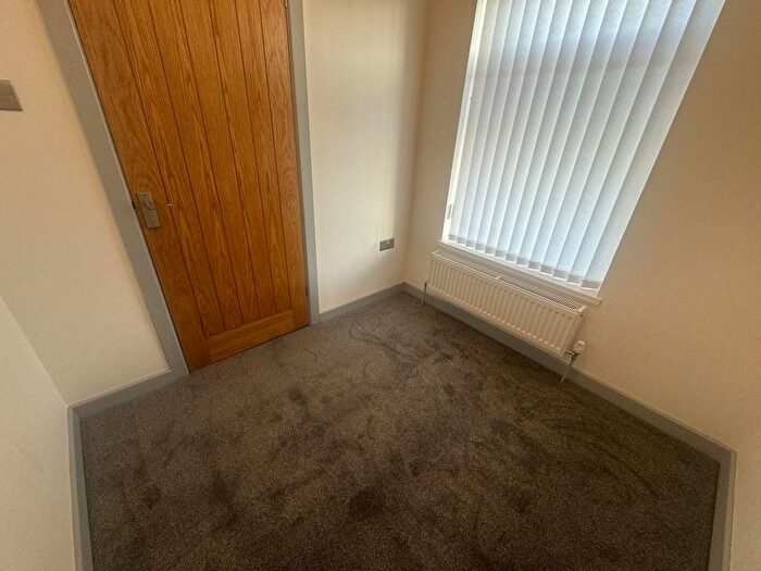 2 Bedroom Flat To Rent In B Dillwyn Road, Sketty, Swansea, SA2