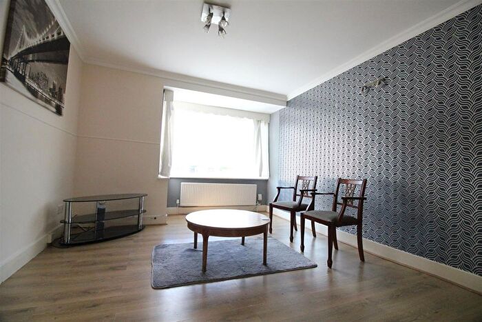 3 Bedroom Property To Rent In Meadow Road, Feltham, TW13