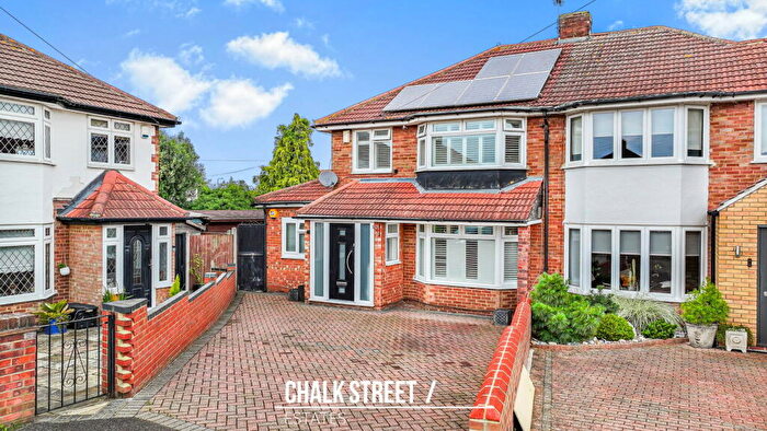 3 Bedroom End Of Terrace House For Sale In Ryder Gardens, Rainham, RM13