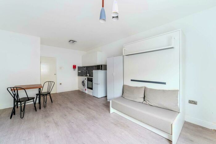 Studio To Rent In Beulah Road, Thornton Heath, Thornton Heath, CR7