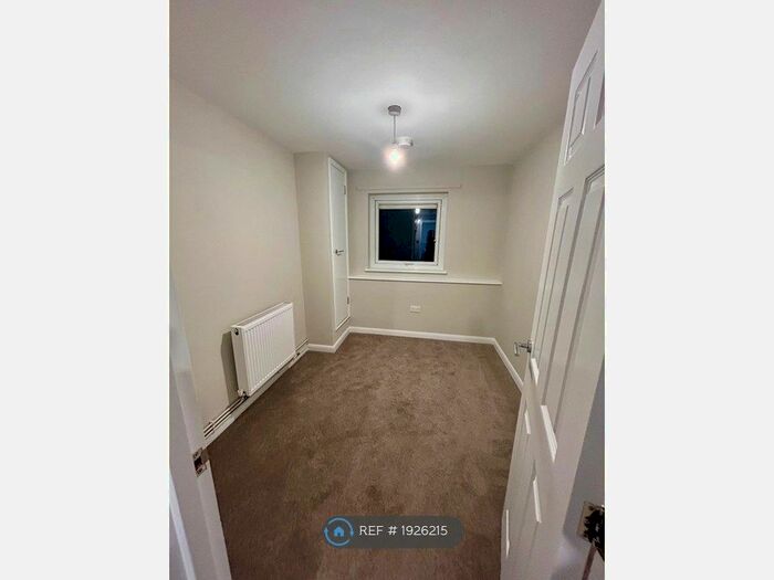 3 Bedroom Flat To Rent In Orchard, Northfleet, DA11