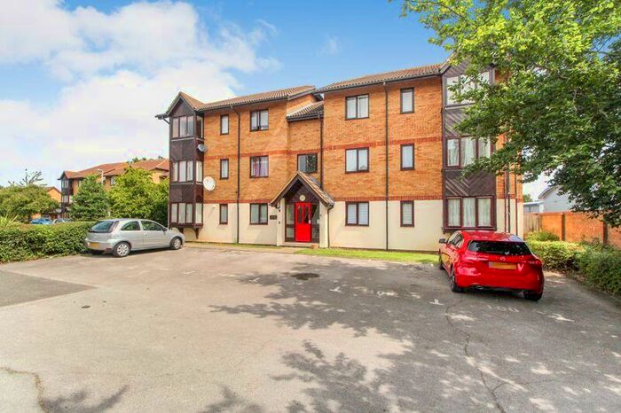 2 Bedroom Flat To Rent In Redwood Grove, Bedford, MK42