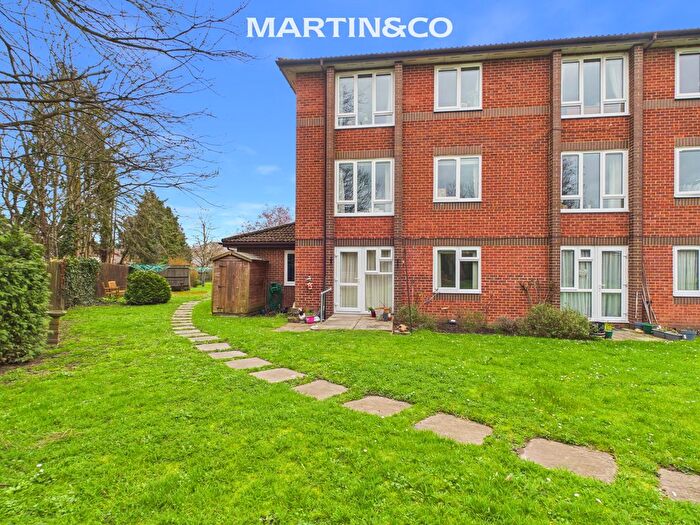 1 Bedroom Flat For Sale In Manor Farm Court, Egham, TW20