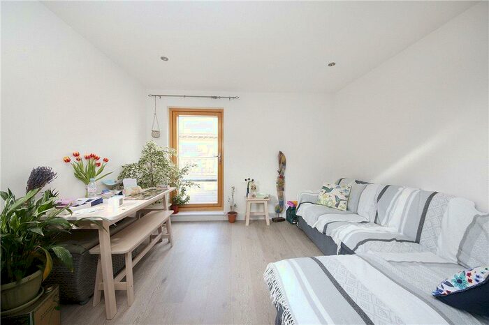 1 Bedroom Apartment To Rent In Paragon Road, Hackney, E9
