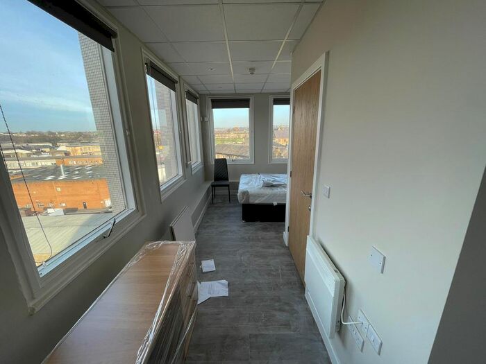1 Bedroom Flat To Rent In Colonnade House, Sunbridge Road, Bradford, Uk, BD1